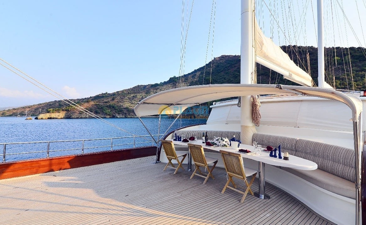 Berrak Su Tekne Kiralama Gulet Yat