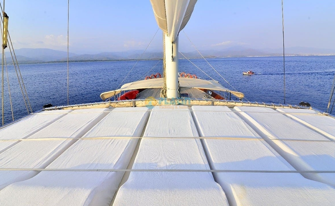 Berrak Su Tekne Kiralama Gulet Yat