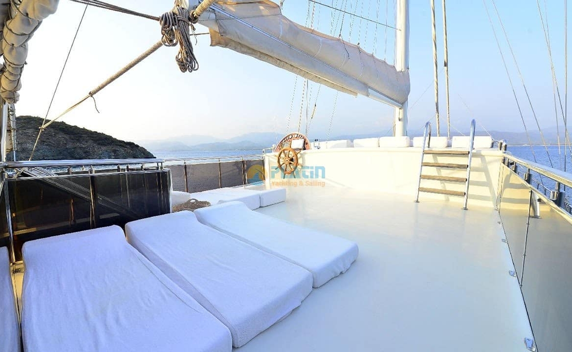 Berrak Su Tekne Kiralama Gulet Yat
