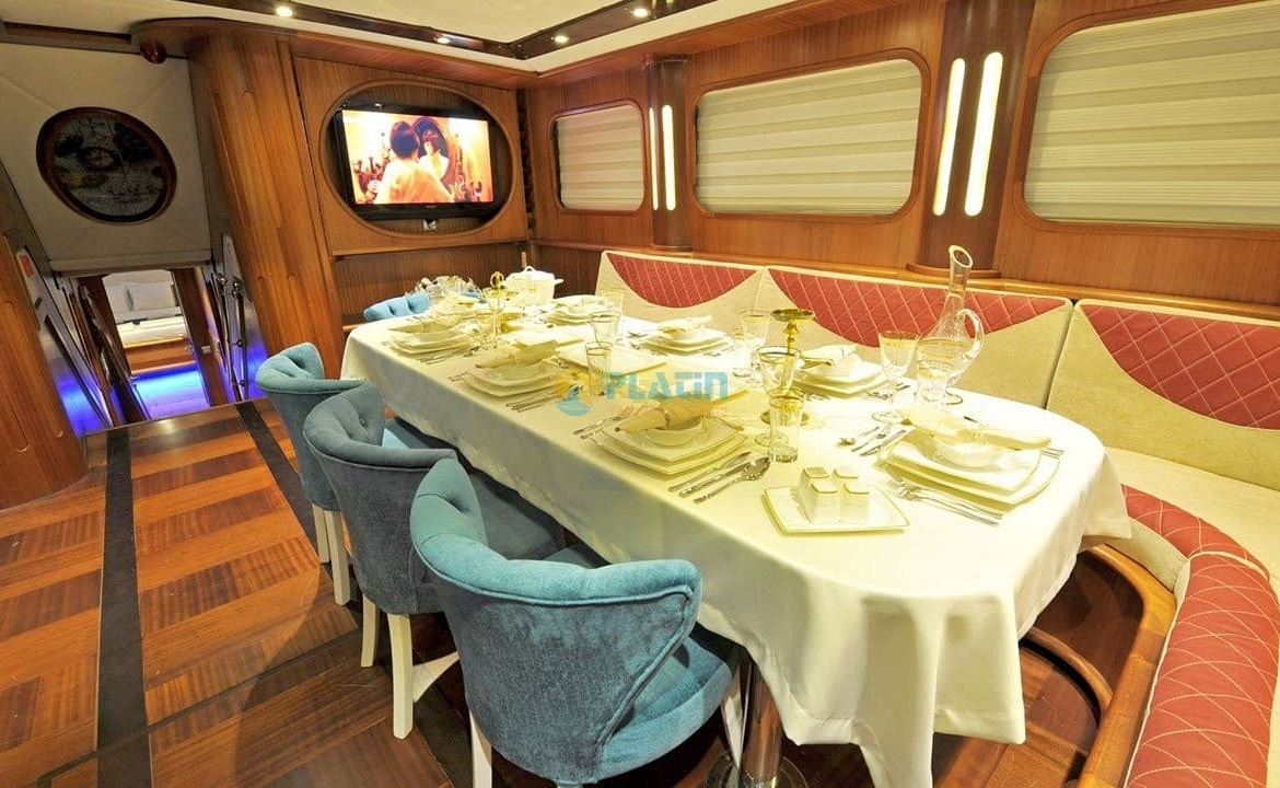 Berrak Su Tekne Kiralama Gulet Yat