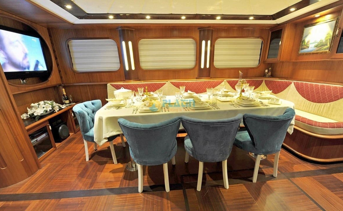 Berrak Su Tekne Kiralama Gulet Yat