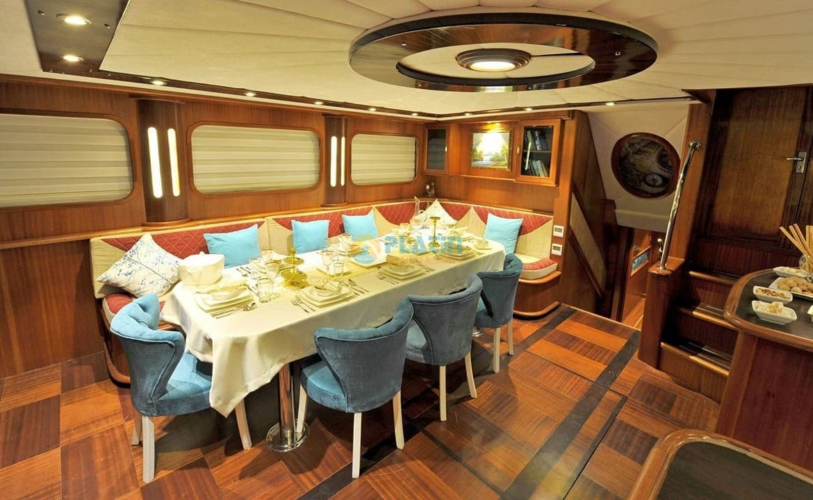 Berrak Su Tekne Kiralama Gulet Yat