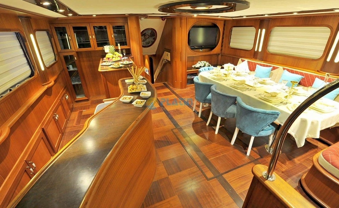 Berrak Su Tekne Kiralama Gulet Yat