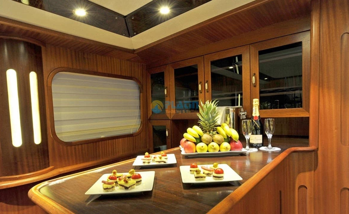 Berrak Su Tekne Kiralama Gulet Yat