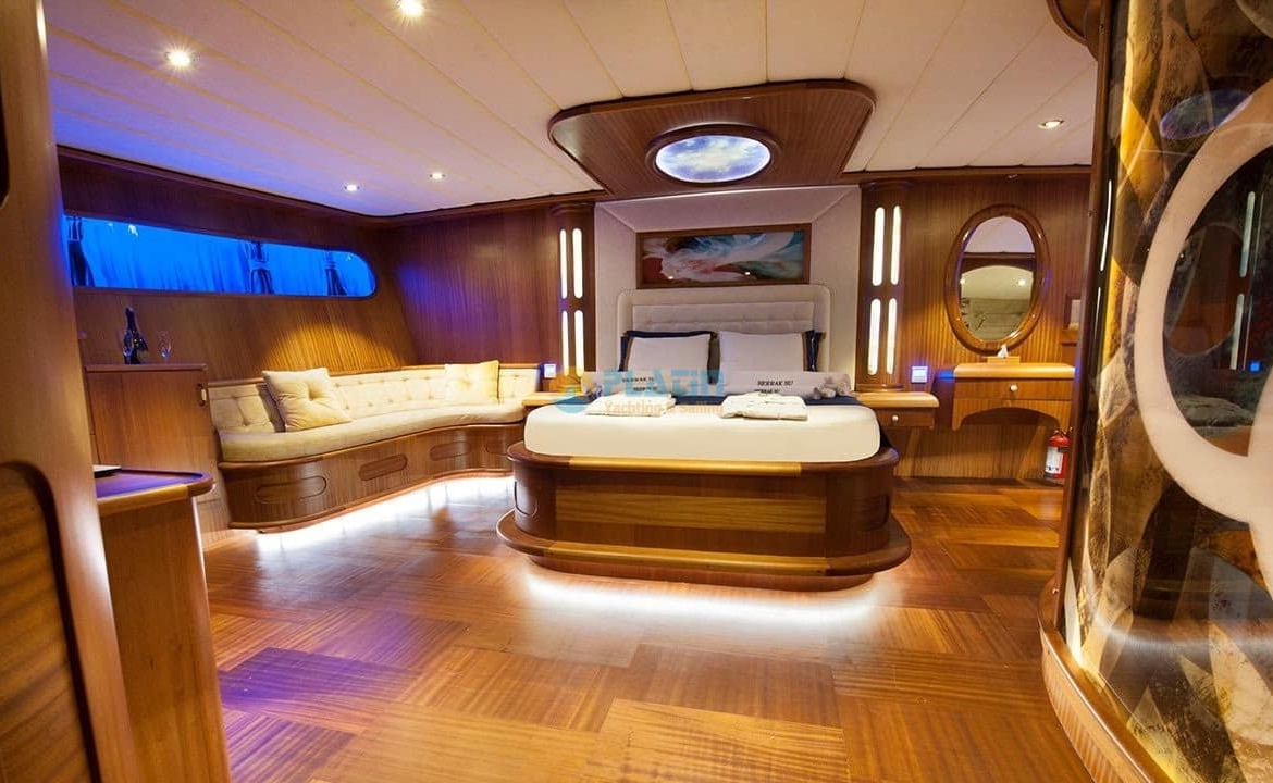 Berrak Su Tekne Kiralama Gulet Yat