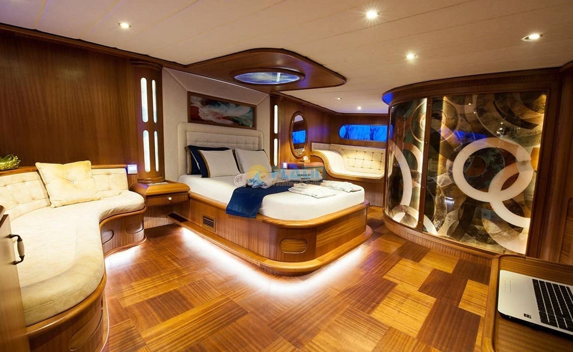 Berrak Su Tekne Kiralama Gulet Yat