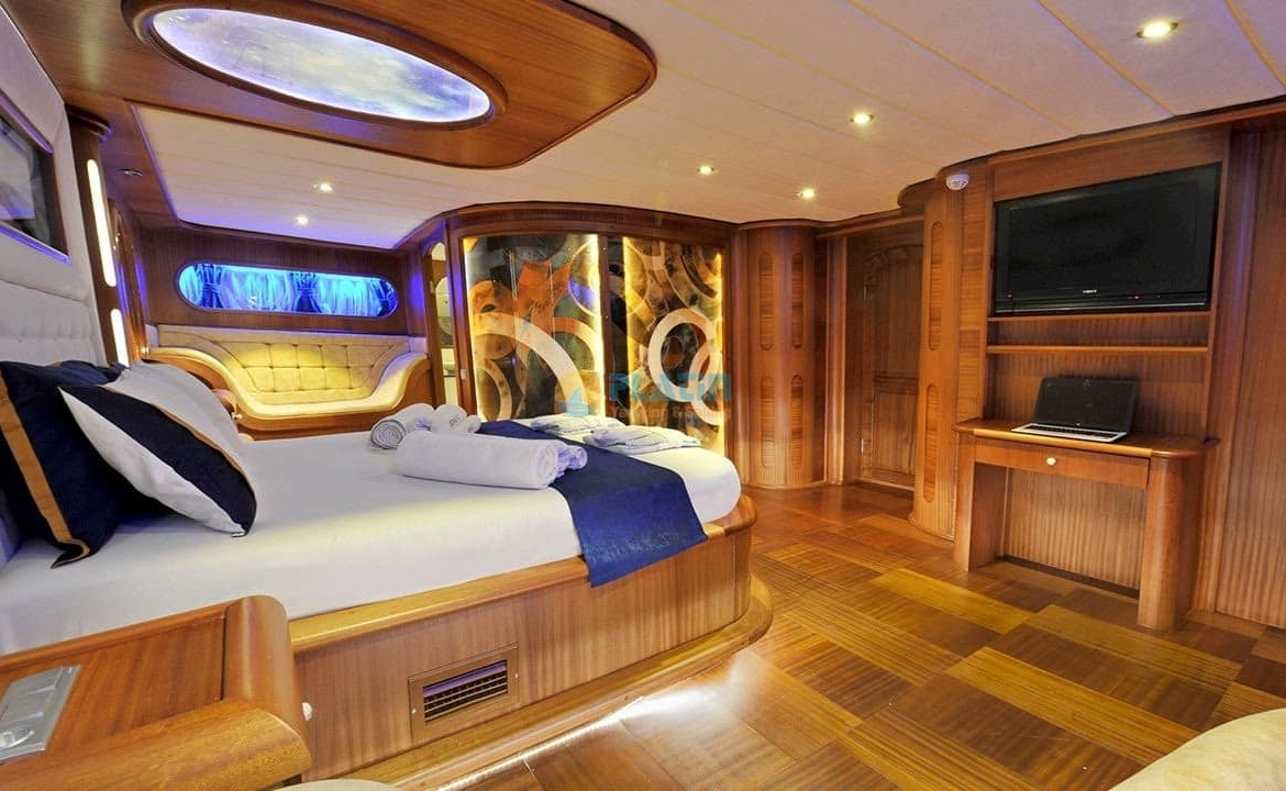 Berrak Su Tekne Kiralama Gulet Yat