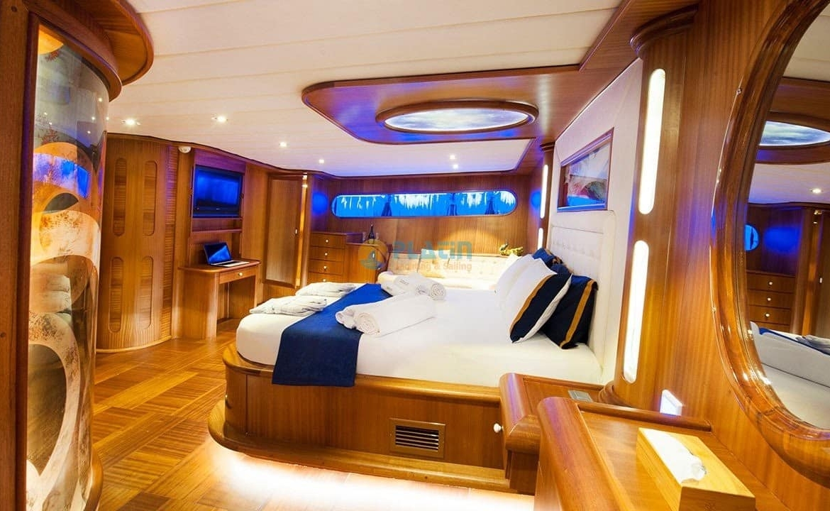 Berrak Su Tekne Kiralama Gulet Yat