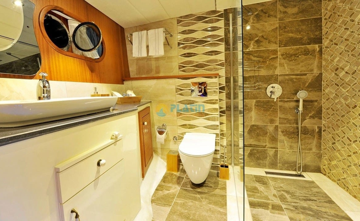 Berrak Su Tekne Kiralama Gulet Yat