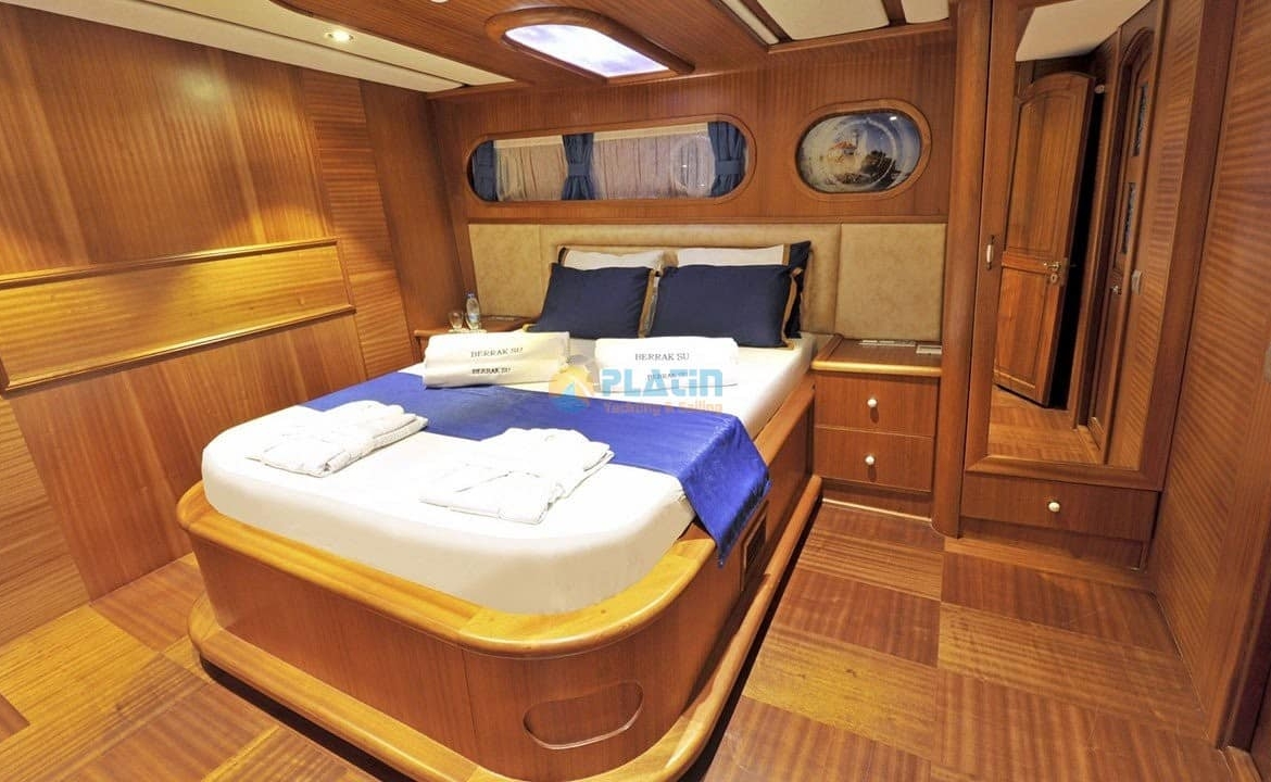 Berrak Su Tekne Kiralama Gulet Yat