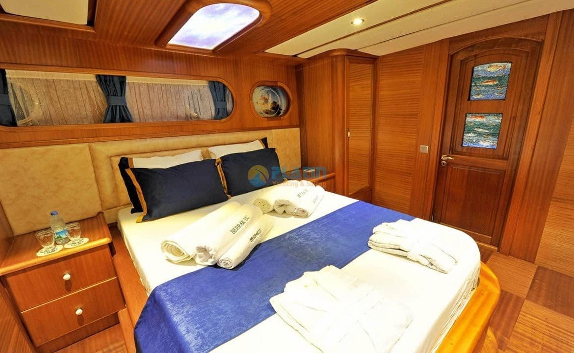 Berrak Su Tekne Kiralama Gulet Yat