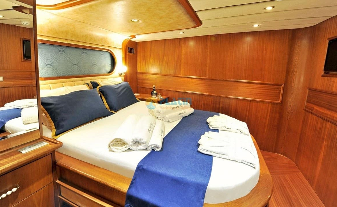 Berrak Su Tekne Kiralama Gulet Yat