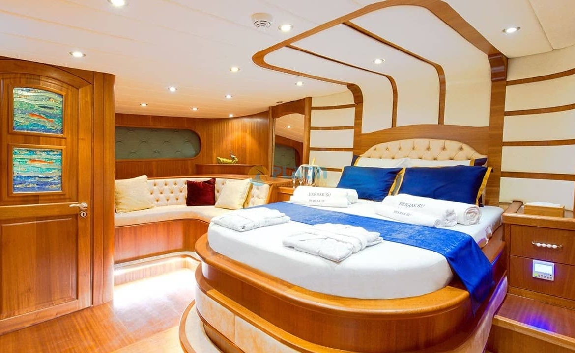 Berrak Su Tekne Kiralama Gulet Yat