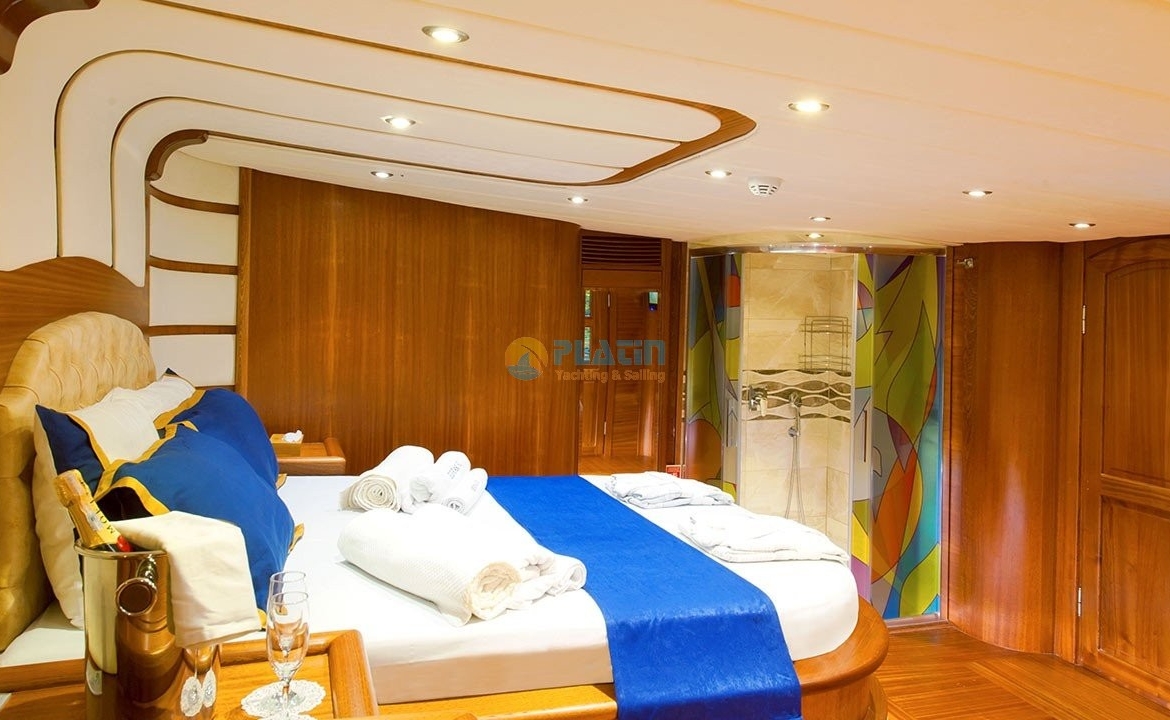 Berrak Su Tekne Kiralama Gulet Yat