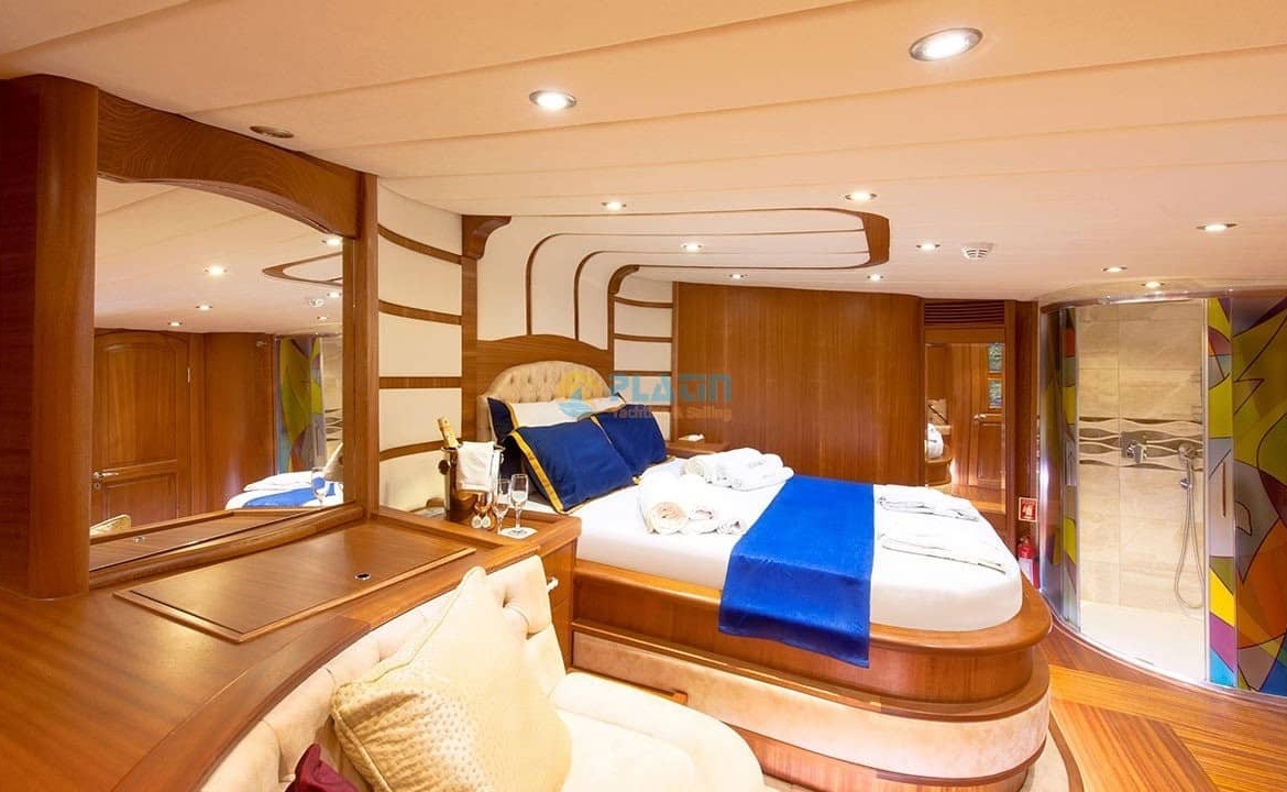 Berrak Su Tekne Kiralama Gulet Yat