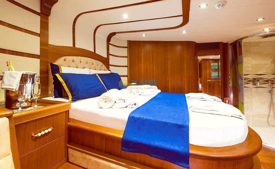 Berrak Su Tekne Kiralama Gulet Yat