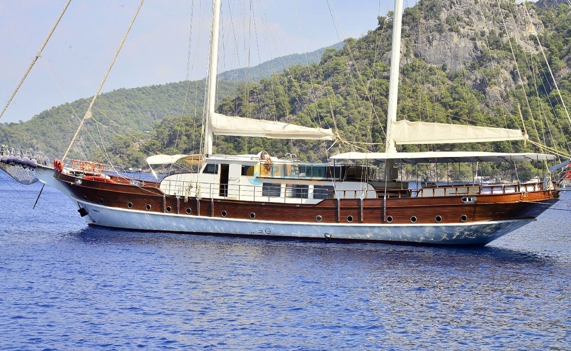 Berrak Su Tekne Kiralama Gulet Yat