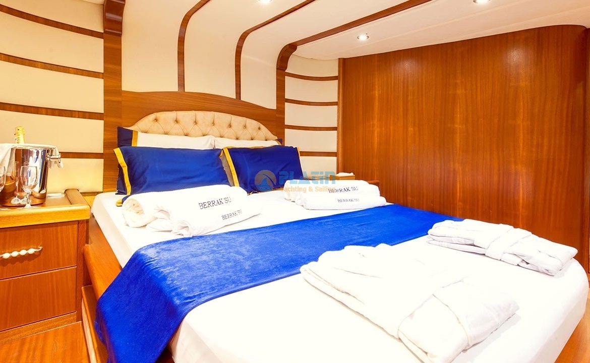 Berrak Su Tekne Kiralama Gulet Yat