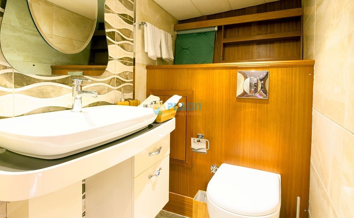 Berrak Su Tekne Kiralama Gulet Yat