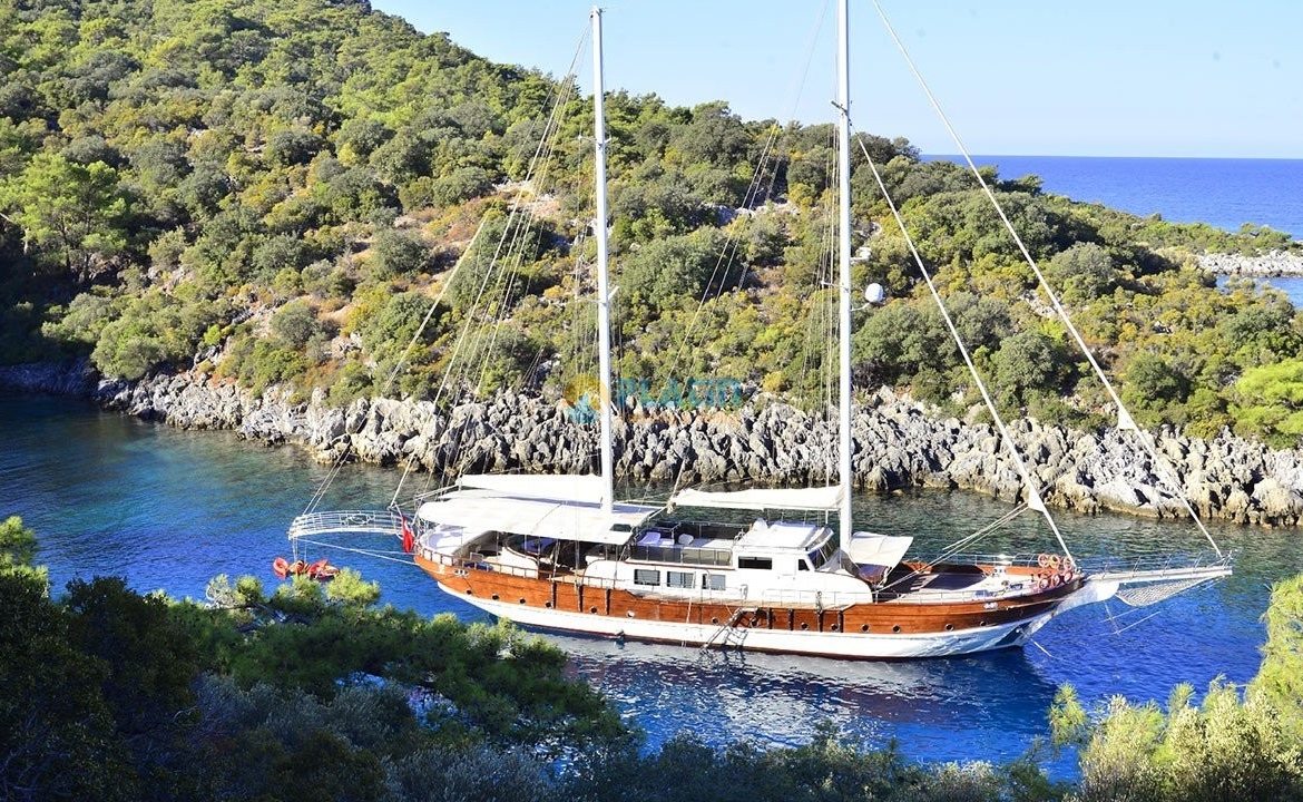 Berrak Su Tekne Kiralama Gulet Yat