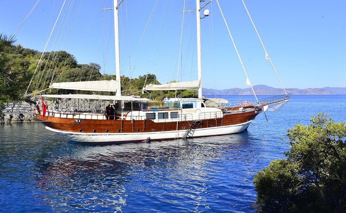 Berrak Su Tekne Kiralama Gulet Yat