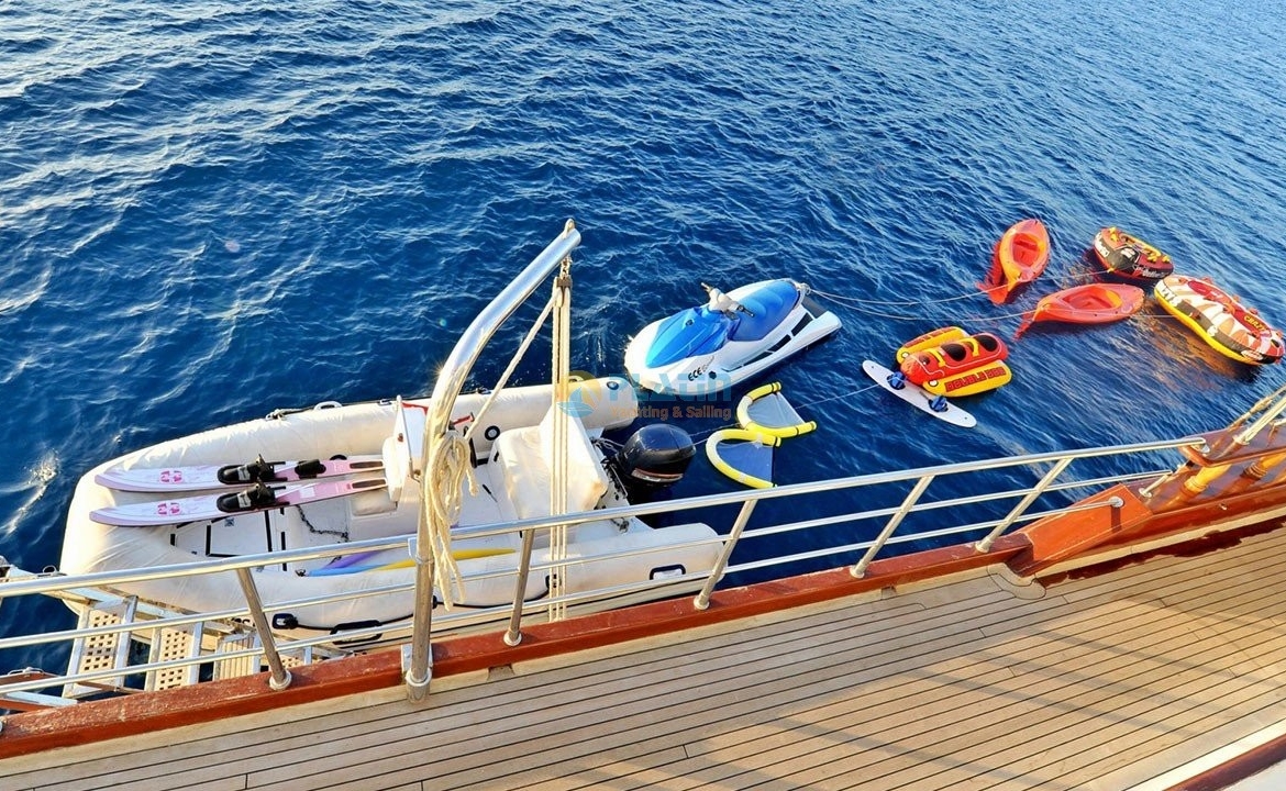 Berrak Su Tekne Kiralama Gulet Yat