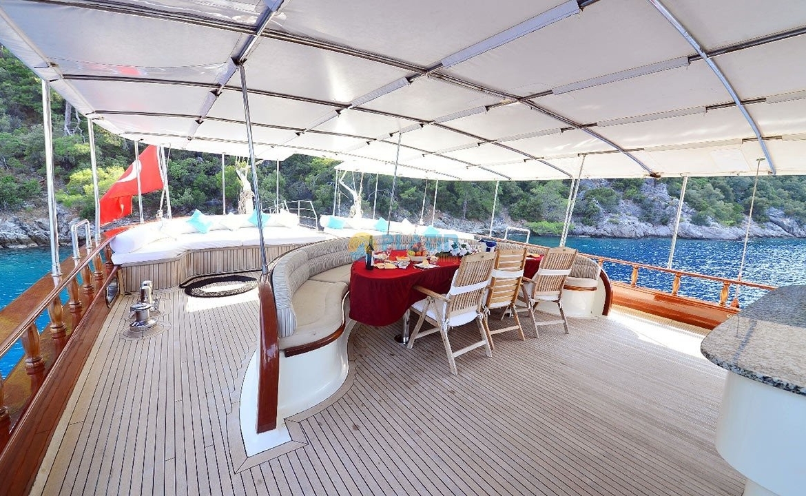 Berrak Su Tekne Kiralama Gulet Yat