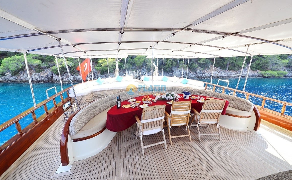 Berrak Su Tekne Kiralama Gulet Yat