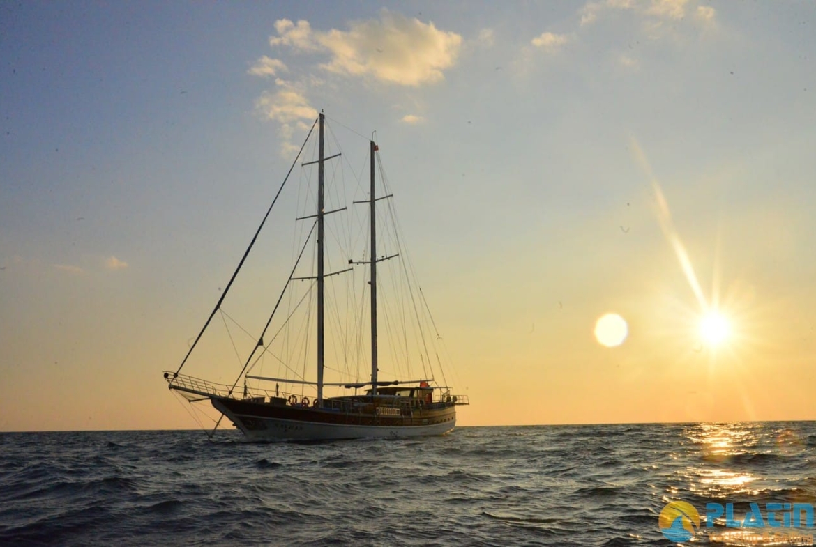 Kayhan 8 Kiralık Gulet Yat Tekne Mavi Yolculuk Tur