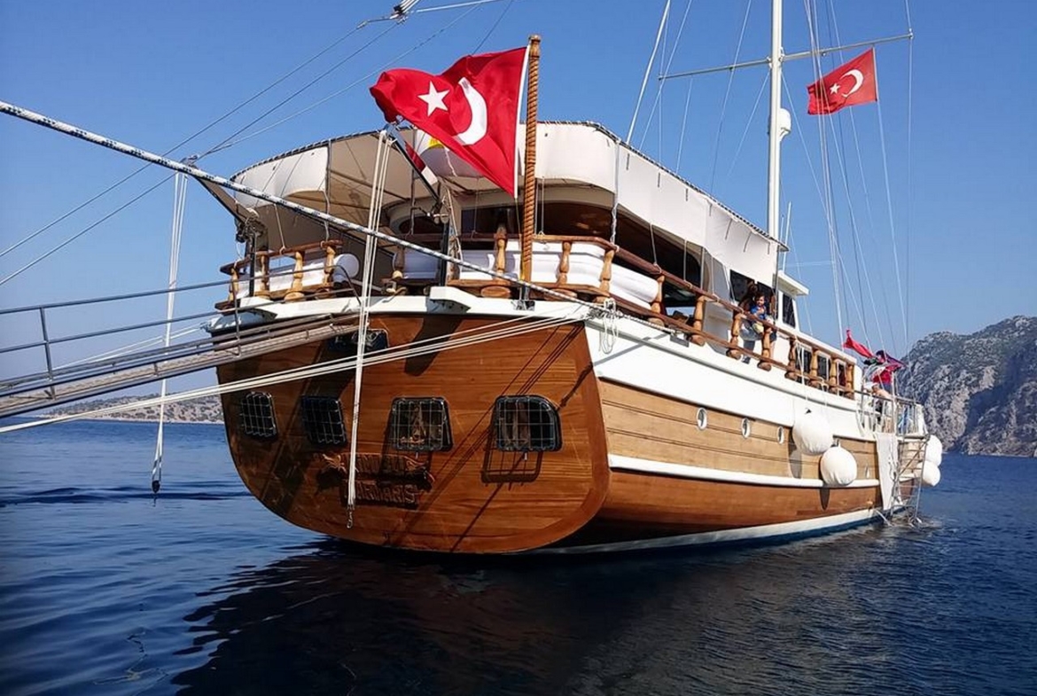 Kim Bu Kiralık Gulet Yat Tekne Mavi Yolculuk