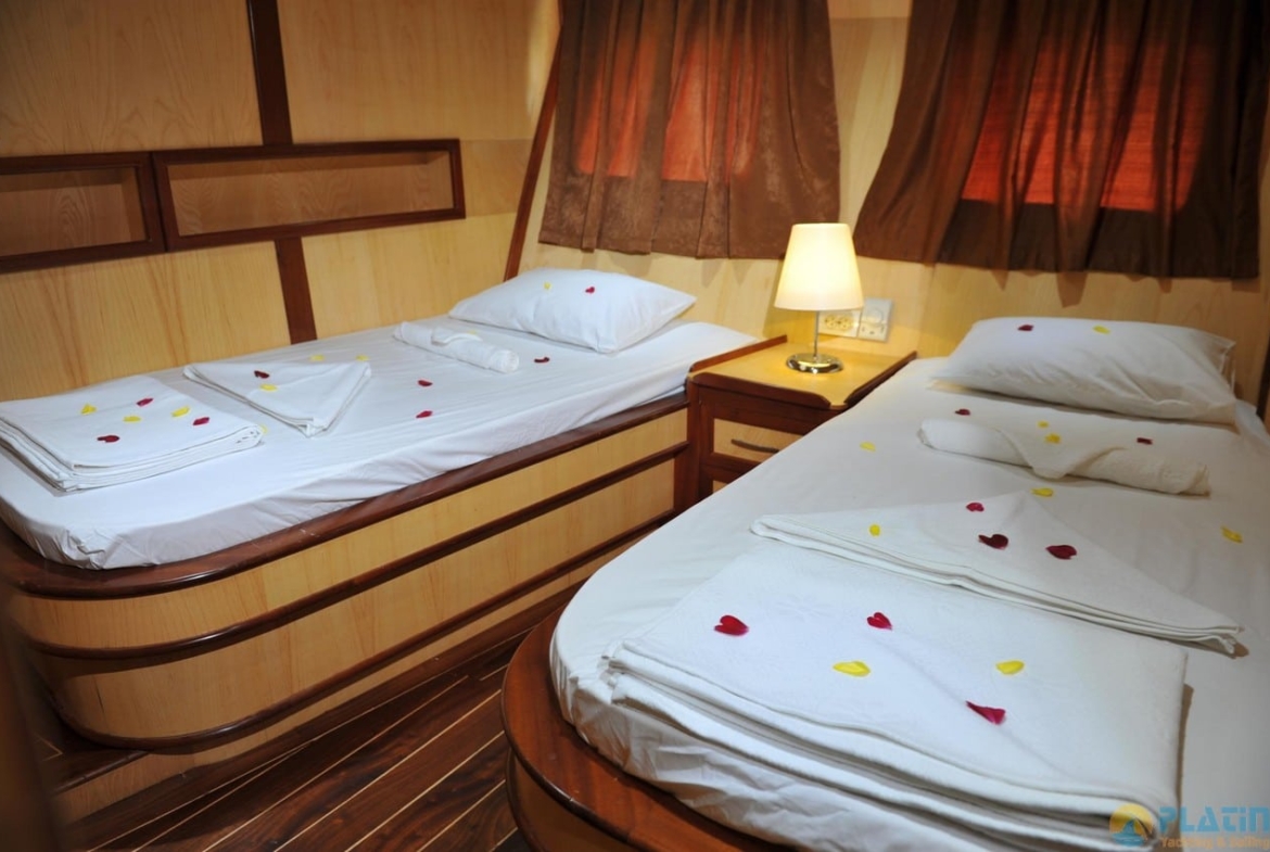 Kim Bu Kiralık Gulet Yat Tekne Mavi Yolculuk