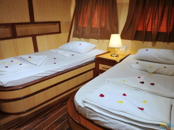 Kim Bu Kiralık Gulet Yat Tekne Mavi Yolculuk