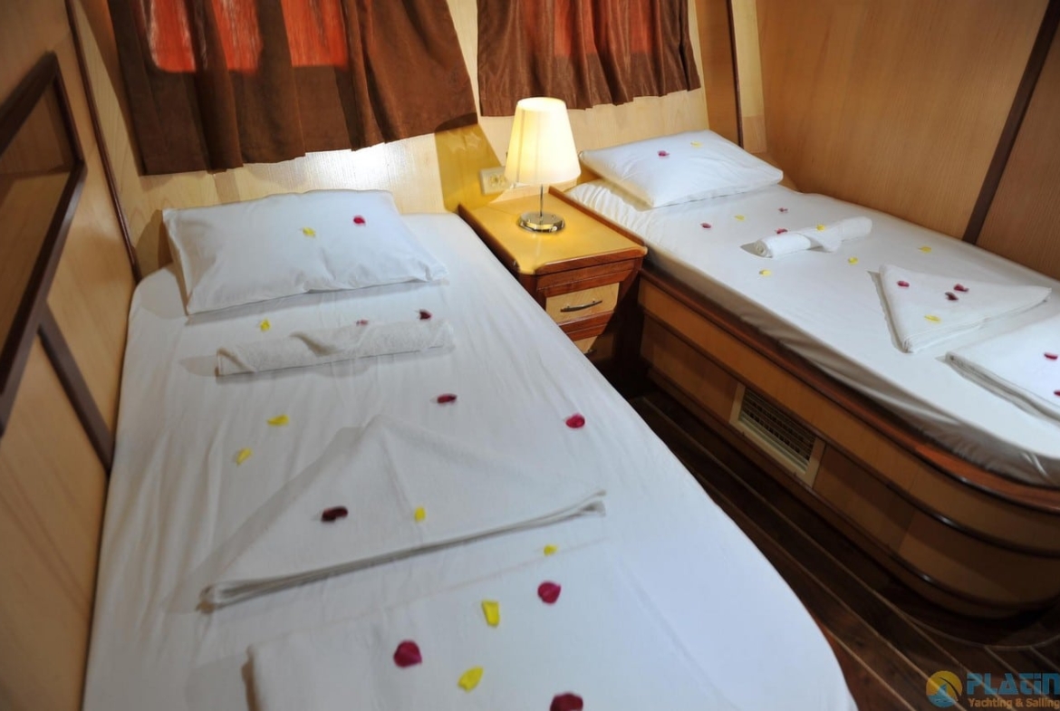 Kim Bu Kiralık Gulet Yat Tekne Mavi Yolculuk