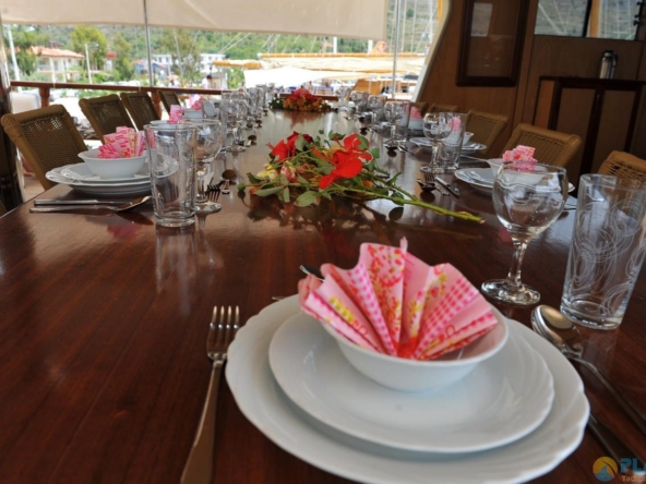 Kim Bu Kiralık Gulet Yat Tekne Mavi Yolculuk