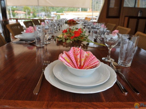 Kim Bu Kiralık Gulet Yat Tekne Mavi Yolculuk