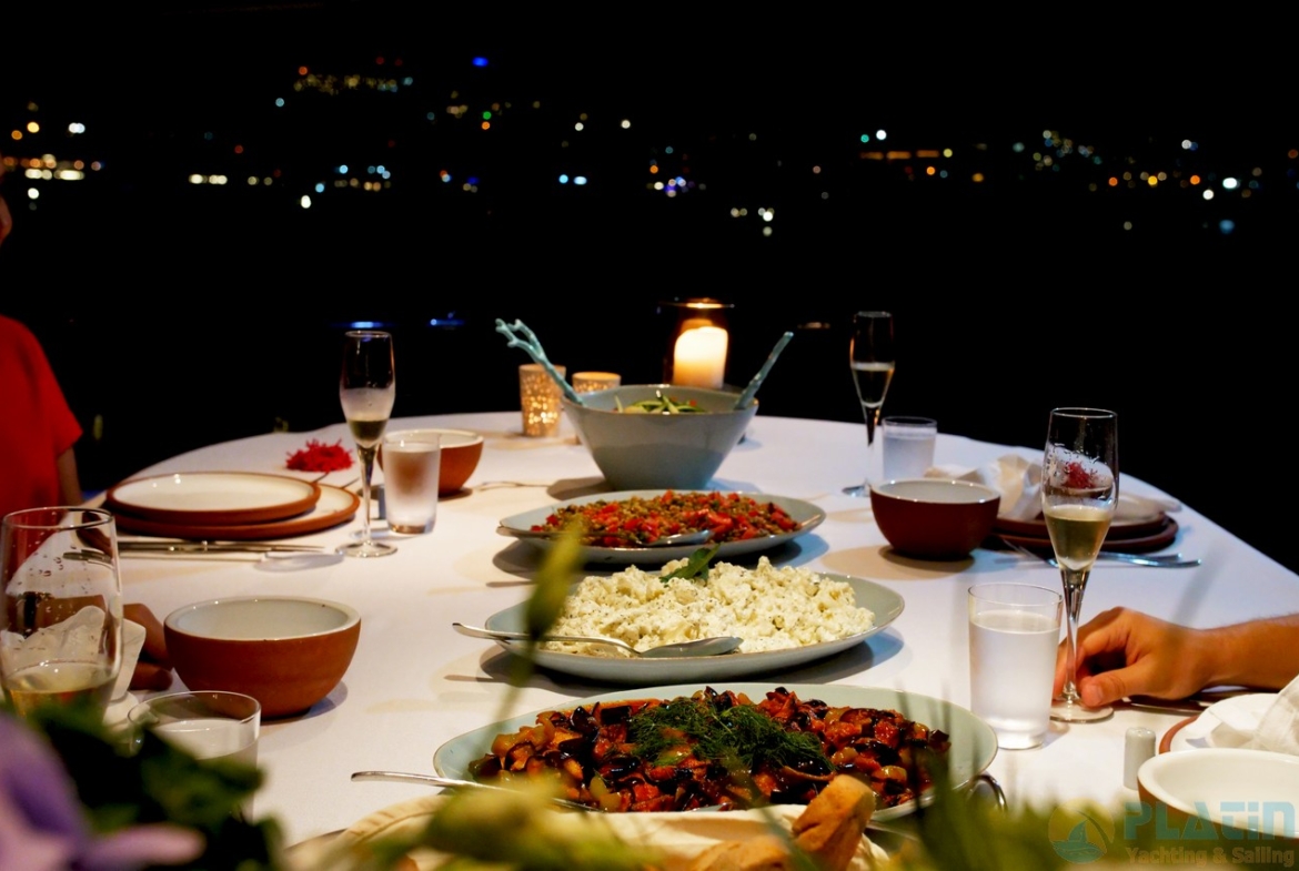 Kiralık Cobra King Gulet Yat Tekne Mavi Yolculuk