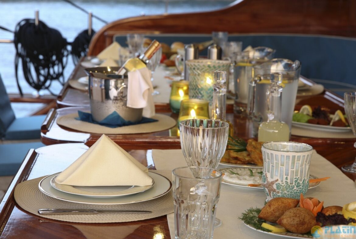 Queen Atlantis Kiralık Yat Tekne Gulet Mavi Yolculuk