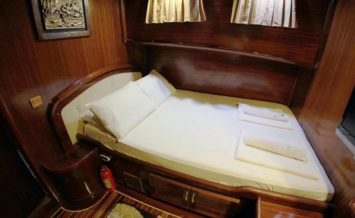 Caferoğlu 7 Gulet ile Bodrum çıkışlı ultra lüks mavi tur deneyimi. 6 kabin, 12 kişi kapasite, zengin su sporları ve haftalık kiralama fırsatları.