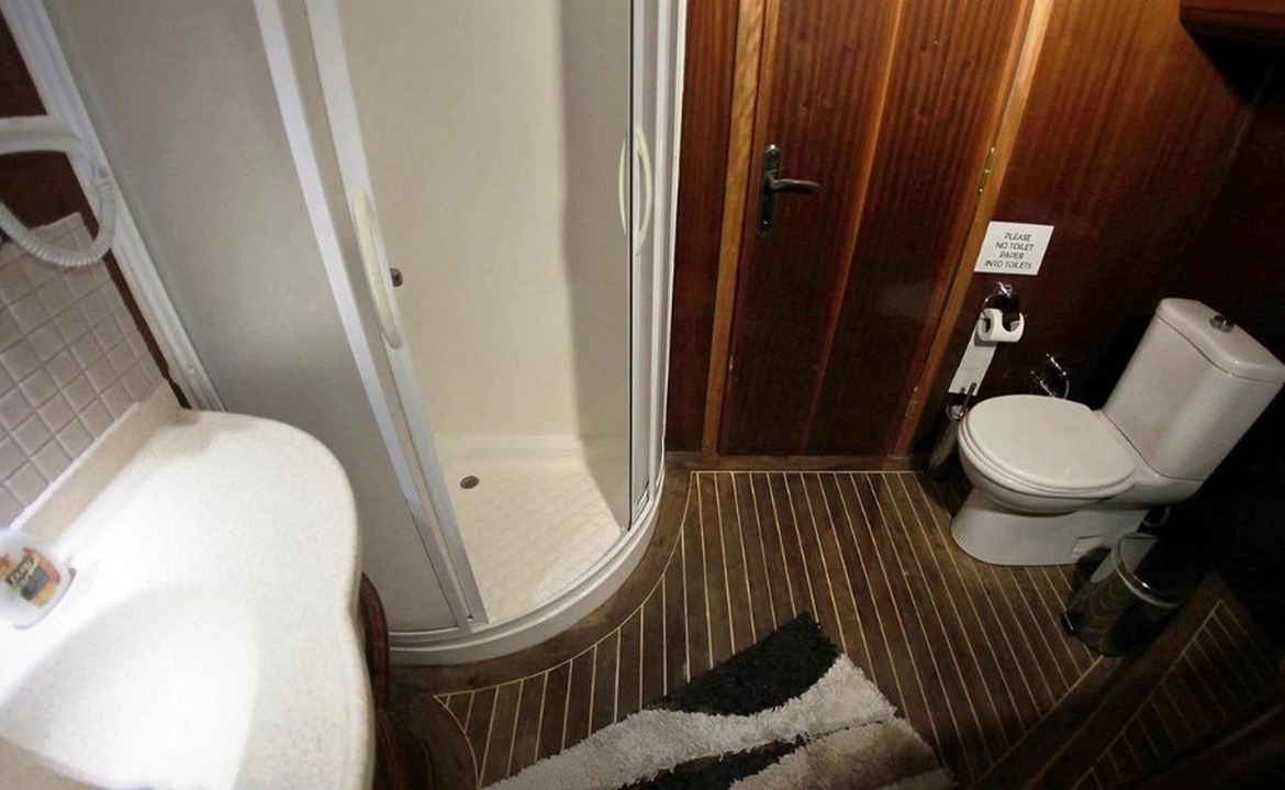 Caferoğlu 7 Gulet ile Bodrum çıkışlı ultra lüks mavi tur deneyimi. 6 kabin, 12 kişi kapasite, zengin su sporları ve haftalık kiralama fırsatları.