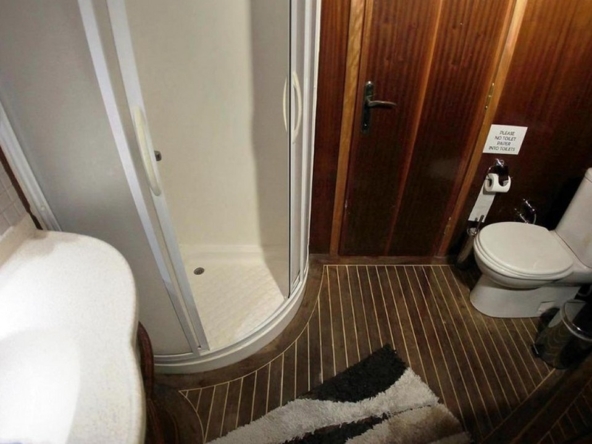 Caferoğlu 7 Gulet ile Bodrum çıkışlı ultra lüks mavi tur deneyimi. 6 kabin, 12 kişi kapasite, zengin su sporları ve haftalık kiralama fırsatları.