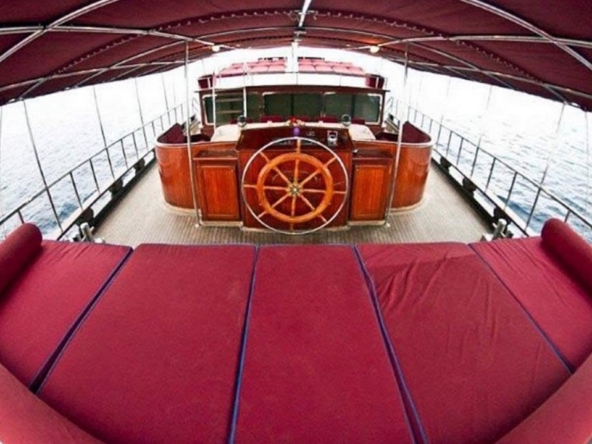 8 kabinli Çelik Es D Gulet ile Fethiye ve Marmaris çıkışlı lüks mavi yolculuk. Konforlu yat kiralama fırsatı.