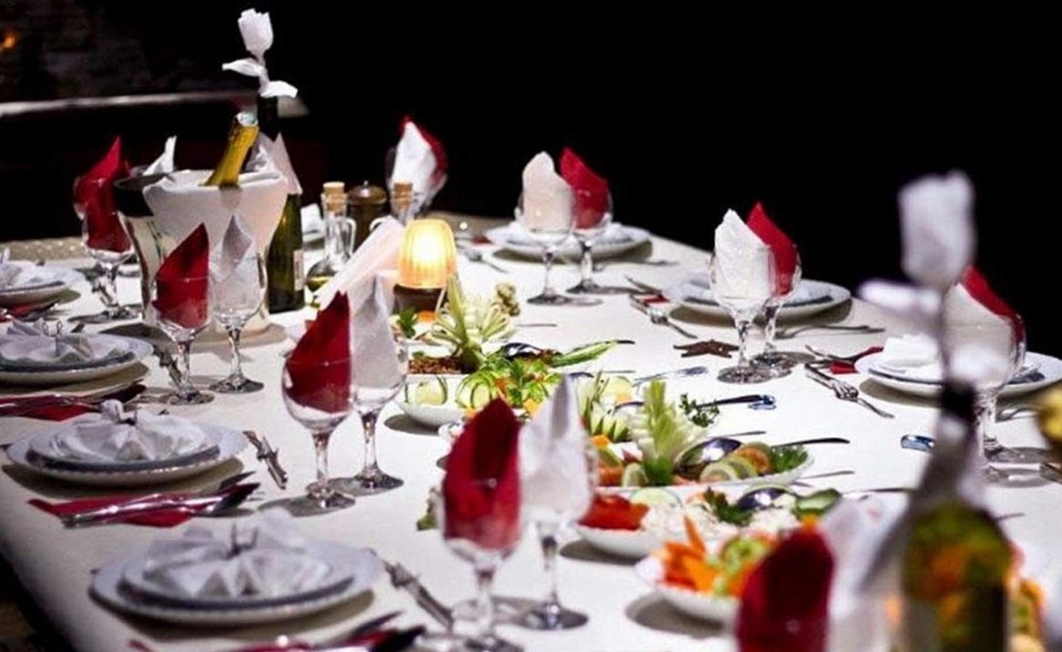 8 kabinli Çelik Es D Gulet ile Fethiye ve Marmaris çıkışlı lüks mavi yolculuk. Konforlu yat kiralama fırsatı.