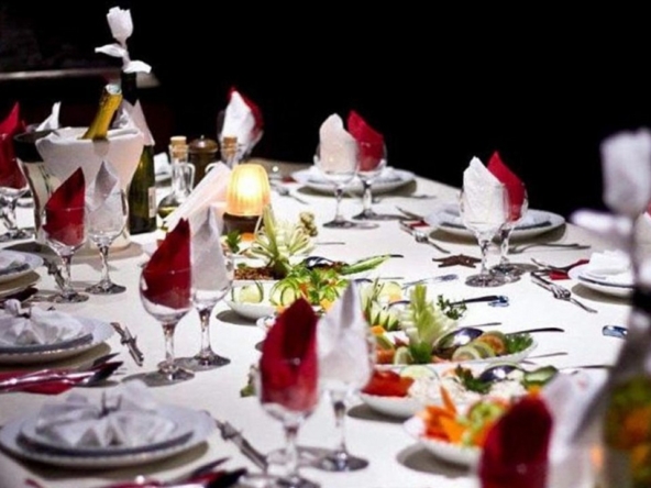 8 kabinli Çelik Es D Gulet ile Fethiye ve Marmaris çıkışlı lüks mavi yolculuk. Konforlu yat kiralama fırsatı.