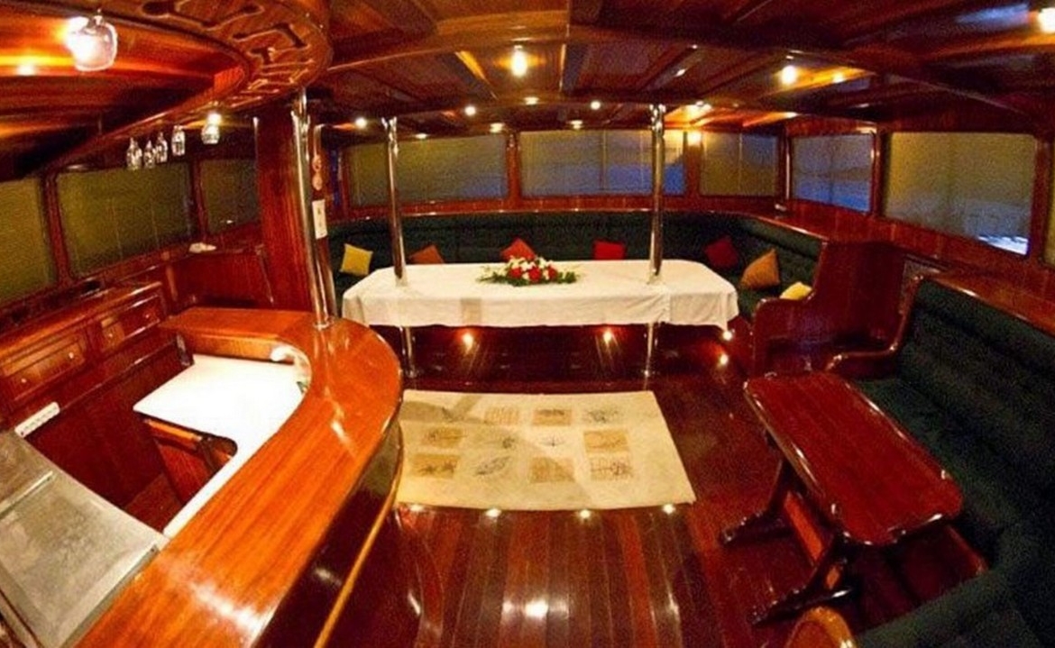 8 kabinli Çelik Es D Gulet ile Fethiye ve Marmaris çıkışlı lüks mavi yolculuk. Konforlu yat kiralama fırsatı.