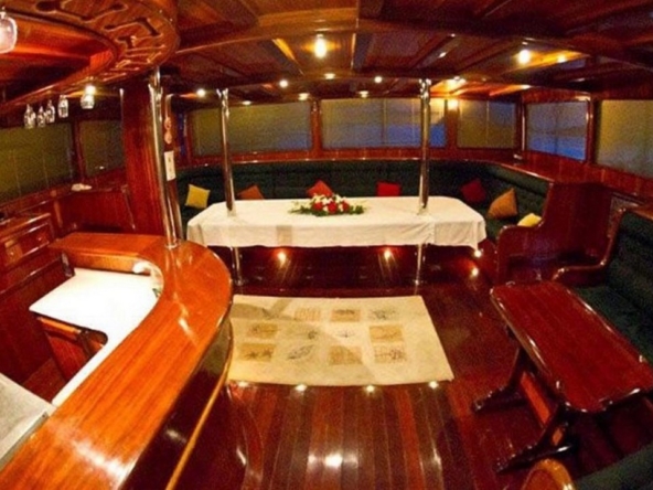 8 kabinli Çelik Es D Gulet ile Fethiye ve Marmaris çıkışlı lüks mavi yolculuk. Konforlu yat kiralama fırsatı.