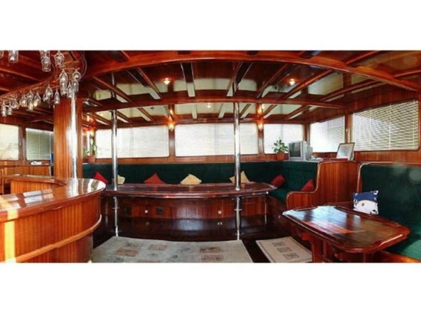 8 kabinli Çelik Es D Gulet ile Fethiye ve Marmaris çıkışlı lüks mavi yolculuk. Konforlu yat kiralama fırsatı.