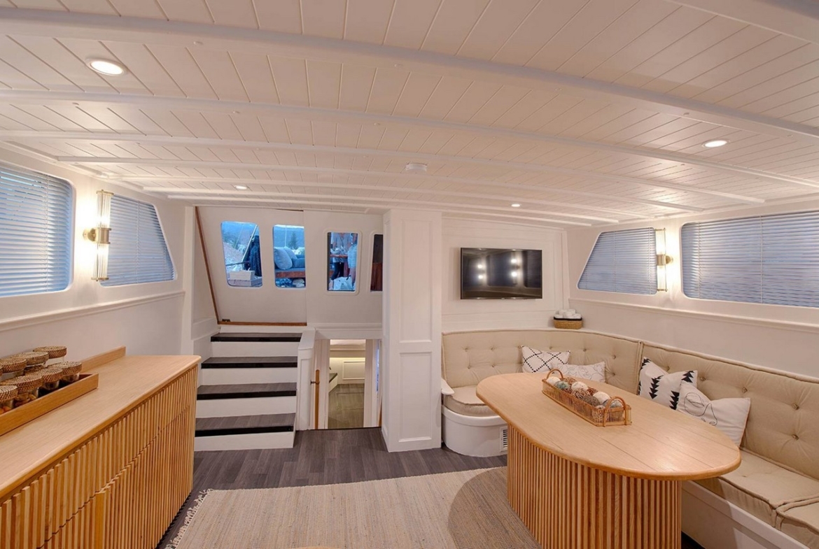 Cobra 3 Gulet ile Bodrum’dan başlayarak Ege ve Akdeniz’de lüks Mavi Tur deneyimi yaşayın. 24m, 6 kabinli, modern konfor ve su sporları ile ideal seçim.