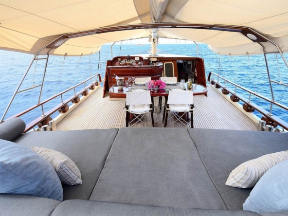 Cobra 3 Gulet ile Bodrum’dan başlayarak Ege ve Akdeniz’de lüks Mavi Tur deneyimi yaşayın. 24m, 6 kabinli, modern konfor ve su sporları ile ideal seçim.