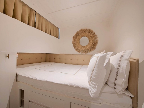 Cobra 3 Gulet ile Bodrum’dan başlayarak Ege ve Akdeniz’de lüks Mavi Tur deneyimi yaşayın. 24m, 6 kabinli, modern konfor ve su sporları ile ideal seçim.