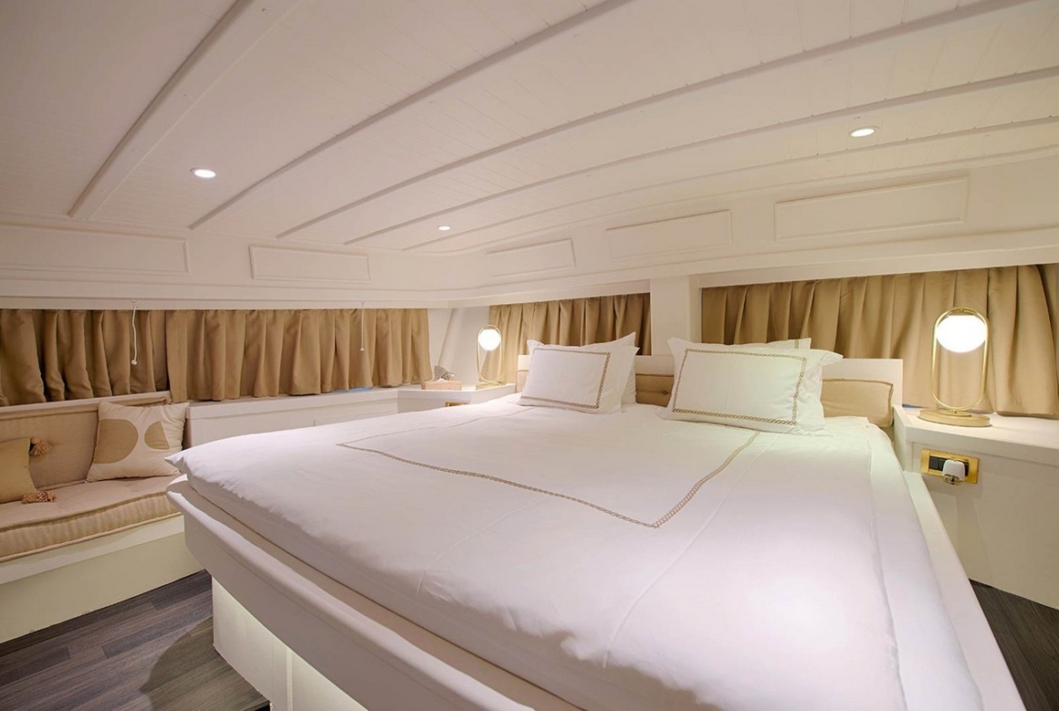 Cobra 3 Gulet ile Bodrum’dan başlayarak Ege ve Akdeniz’de lüks Mavi Tur deneyimi yaşayın. 24m, 6 kabinli, modern konfor ve su sporları ile ideal seçim.